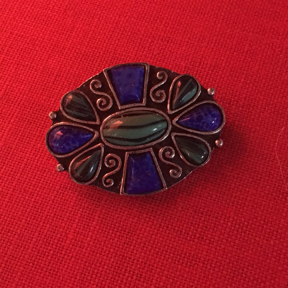 elegant brooch/pin